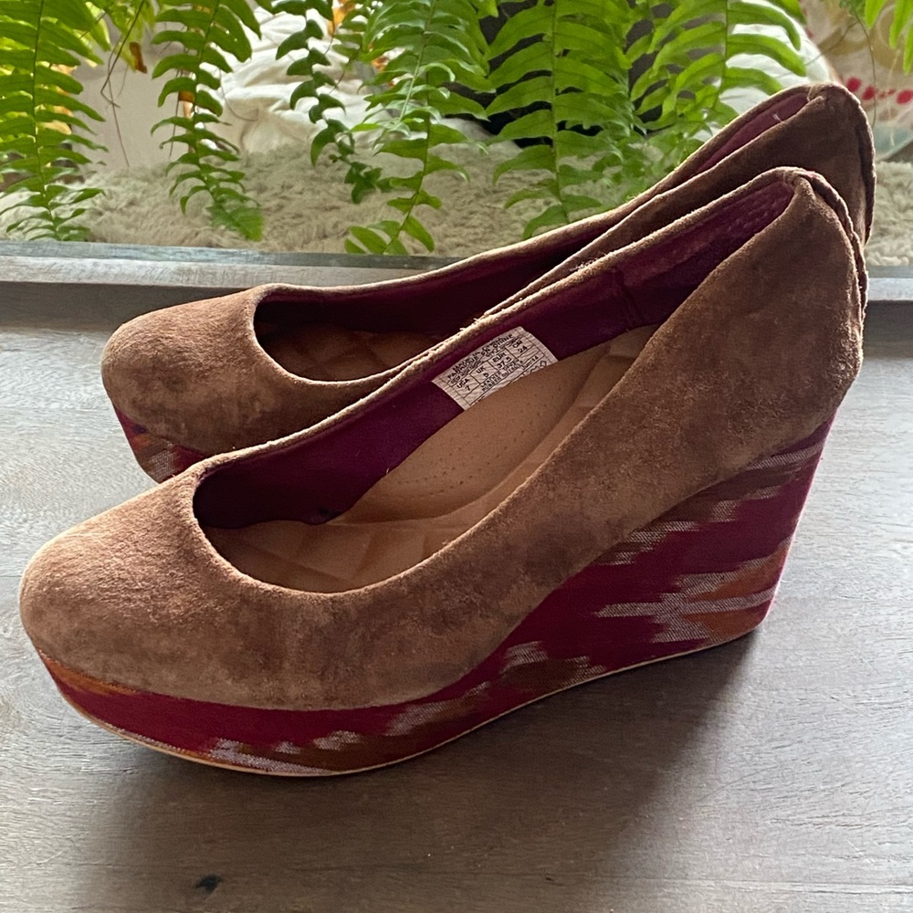 Reef Brown and Burgundy Wedges